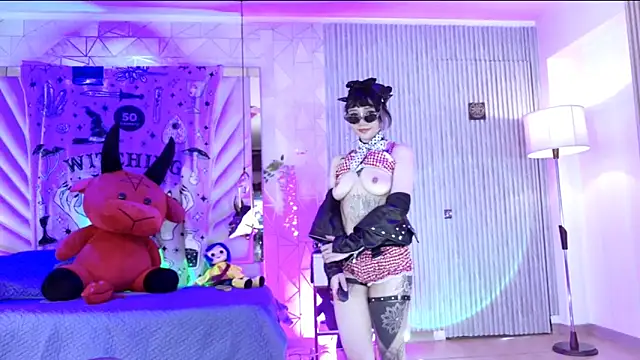 zephirahabney online show from 10/31/25, 02:51