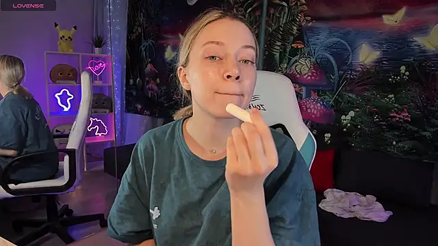 TiffanyBatson online show from 12/03/24, 03:09