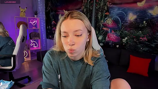 TiffanyBatson online show from 12/19/24, 08:56