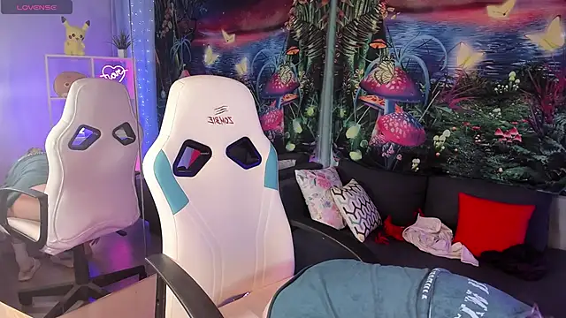 TiffanyBatson online show from 12/21/24, 07:24