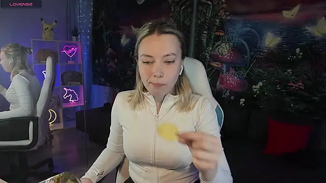 TiffanyBatson online show from 12/21/24, 11:01