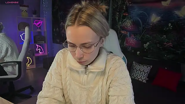 TiffanyBatson online show from 03/12/25, 04:19