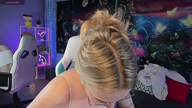 TiffanyBatson online show from 03/12/25, 07:24