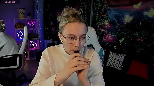 TiffanyBatson online show from 03/17/25, 07:24