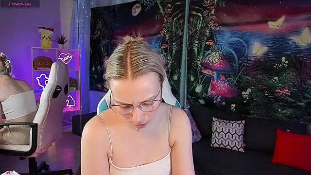 TiffanyBatson online show from 03/19/25, 09:06