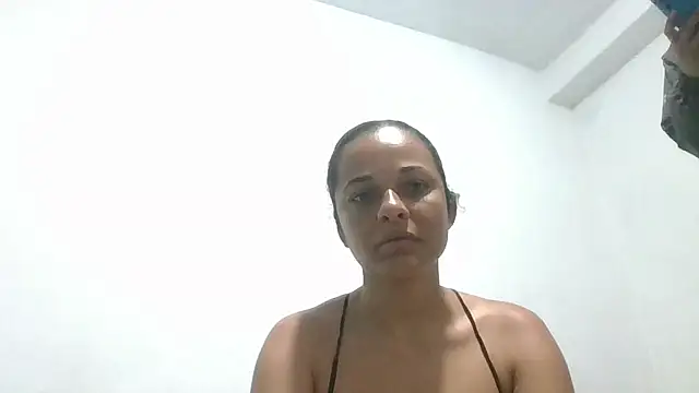 Snapshot of GiveLove1 chatting on 01/03/25, 09:57 GiveLove1 online show from 01/03/25, 09:57