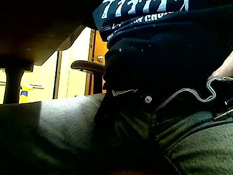 Snapshot of markluvskitty chatting on 12/17/25, 01:39 markluvskitty online show from 12/17/25, 01:39