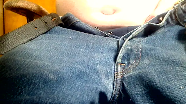 Snapshot of markluvskitty chatting on 03/09/26, 12:20 markluvskitty online show from 03/09/26, 12:20