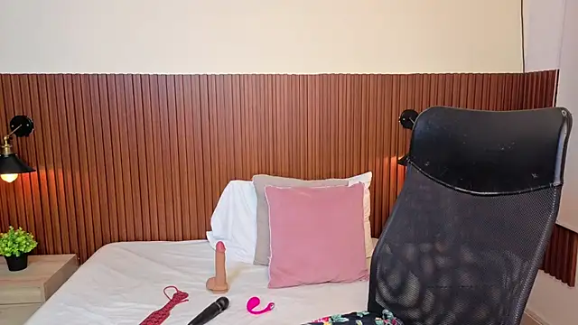 chanel brunette online show from 02/19/26, 12:12