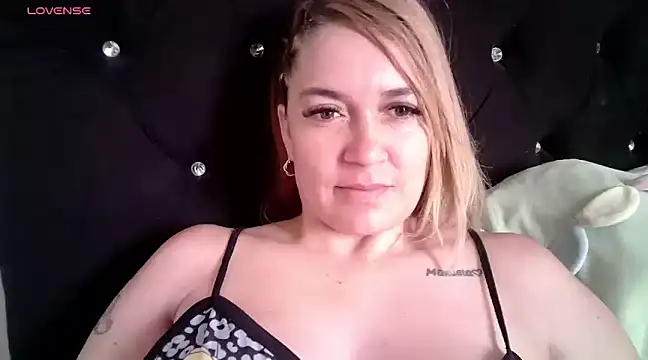 Izury Blondee online show from 01/11/25, 01:53