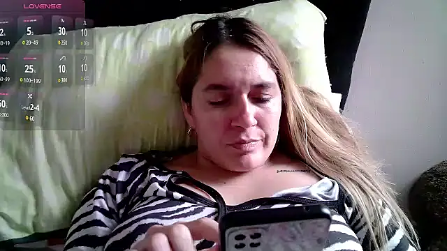 Izury Blondee online show from 02/12/25, 07:02