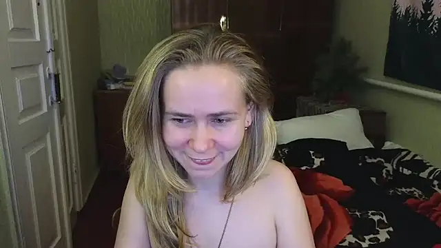 Snapshot of Riley_Roo chatting on 12/24/24, 10:06 Riley Roo online show from 12/24/24, 10:06