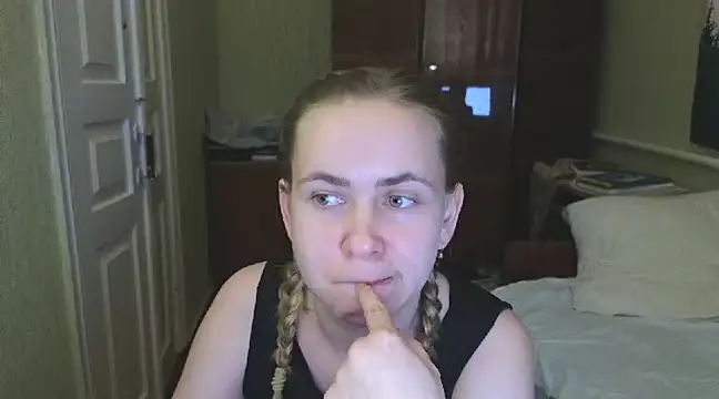 Snapshot of Riley_Roo chatting on 02/23/25, 08:44 Riley Roo online show from 02/23/25, 08:44
