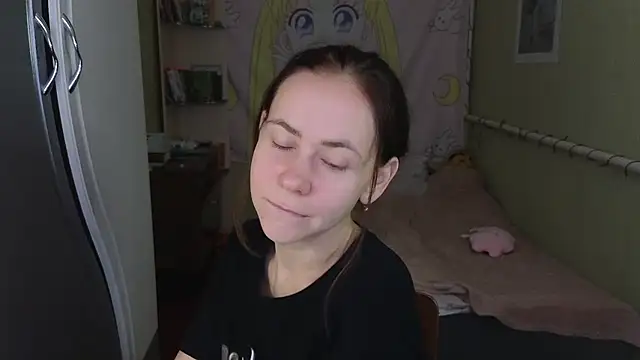 Snapshot of Riley_Roo chatting on 10/14/25, 06:25 Riley Roo online show from 10/14/25, 06:25