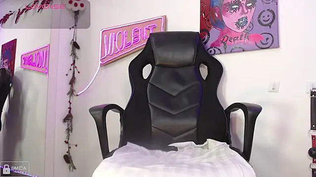 Snapshot of Violet-Queen chatting on 01/31/25, 09:59 Violet-Queen online show from 01/31/25, 09:59