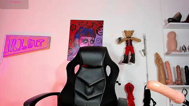 Snapshot of Violet-Queen chatting on 10/19/25, 10:10 Violet-Queen online show from 10/19/25, 10:10