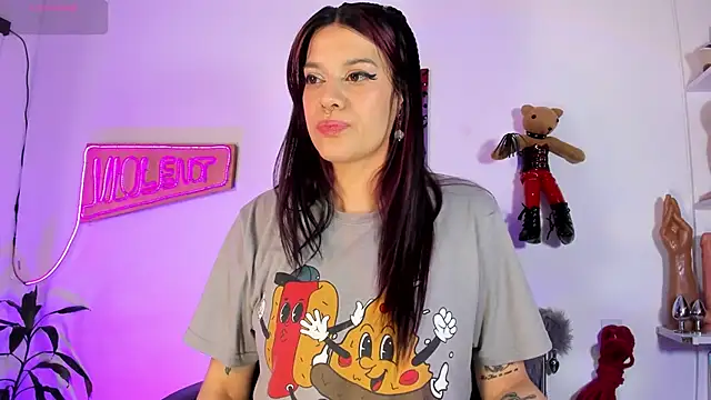 Snapshot of Violet-Queen chatting on 01/17/26, 07:02 Violet-Queen online show from 01/17/26, 07:02