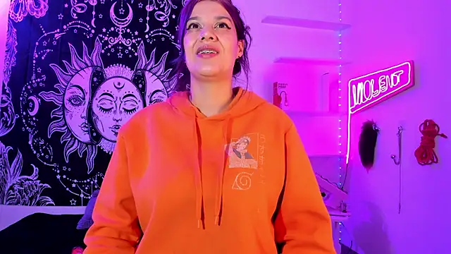 Snapshot of Violet-Queen chatting on 02/26/26, 04:33 Violet-Queen online show from 02/26/26, 04:33