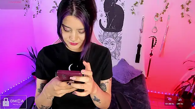 Snapshot of Violet-Queen chatting on 03/14/26, 10:04 Violet-Queen online show from 03/14/26, 10:04