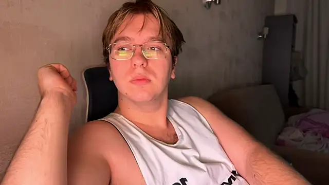 kiopiggy online show from 11/11/25, 05:18