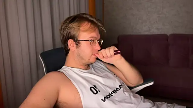 kiopiggy online show from 11/28/25, 03:53