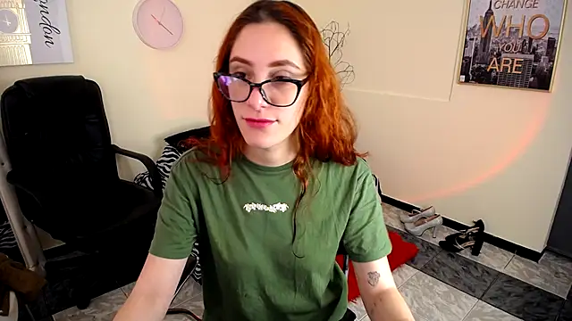 IsaBaileys  online show from 03/11/25, 07:36