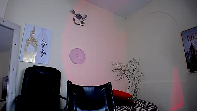 IsaBaileys  online show from 03/13/25, 10:21