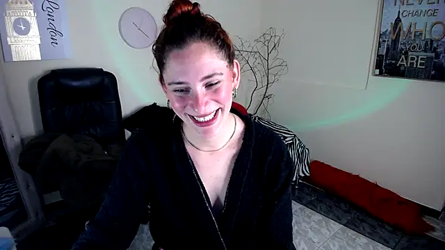 IsaBaileys  online show from 03/18/25, 11:42