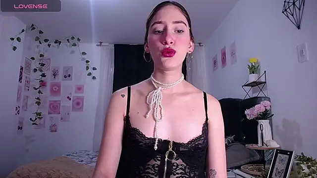 IsaBaileys  online show from 04/29/26, 08:15