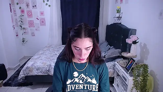IsaBaileys  online show from 05/18/26, 01:13
