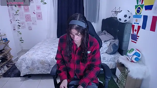 IsaBaileys  online show from 06/18/26, 11:53