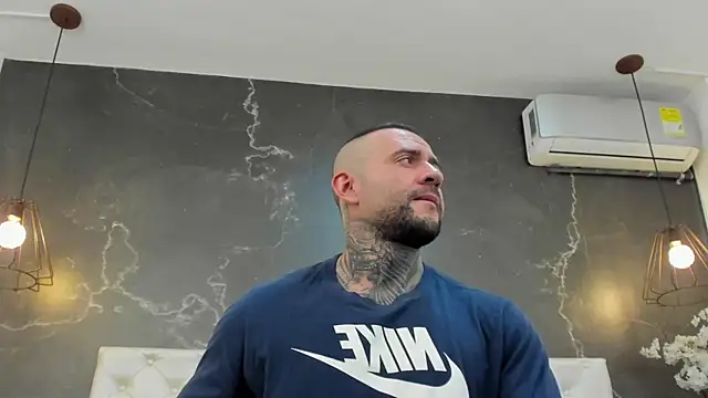 BruceDallas online show from 02/02/25, 06:04