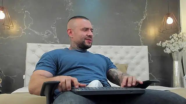 BruceDallas online show from 02/03/25, 02:14