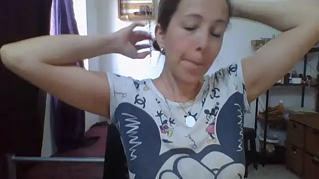 Snapshot of charlott_ponce chatting on 05/18/26, 06:14 charlott ponce online show from 05/18/26, 06:14