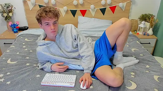 Snapshot of Fandi_777 chatting on 03/06/25, 08:52 Fandi 777 online show from 03/06/25, 08:52