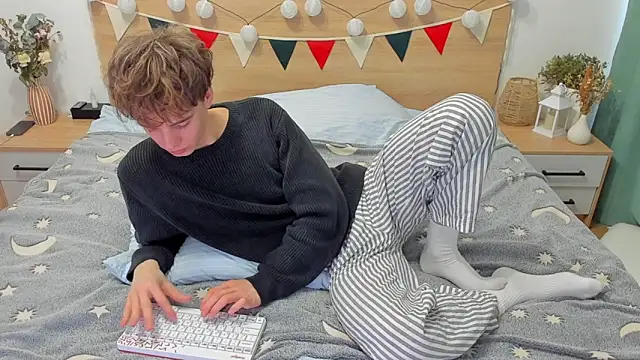 Snapshot of Fandi_777 chatting on 03/13/25, 10:57 Fandi 777 online show from 03/13/25, 10:57