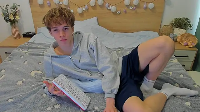 Snapshot of Fandi_777 chatting on 03/20/25, 10:10 Fandi 777 online show from 03/20/25, 10:10