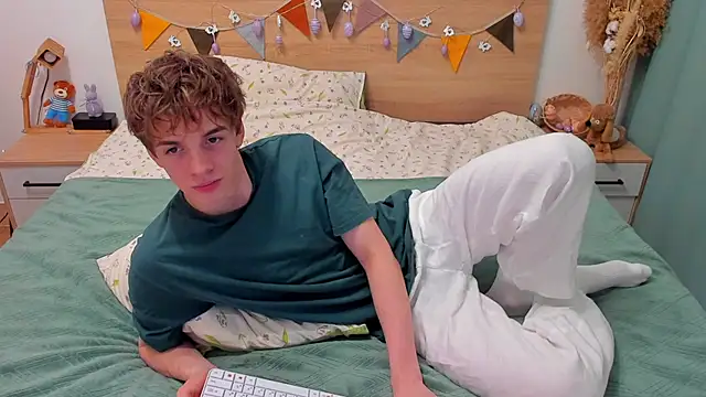 Snapshot of Fandi_777 chatting on 02/16/26, 12:01 Fandi 777 online show from 02/16/26, 12:01