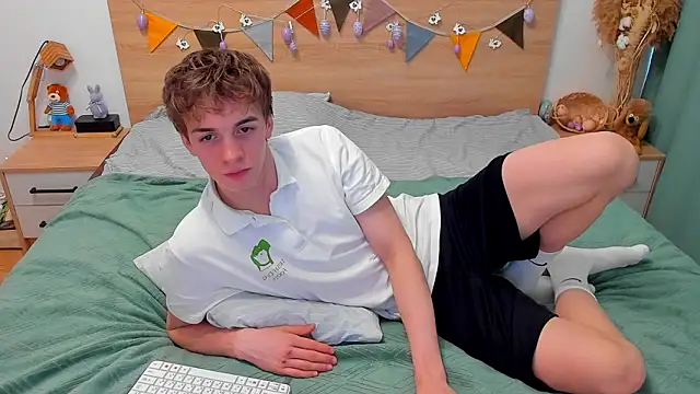 Snapshot of Fandi_777 chatting on 02/24/26, 06:55 Fandi 777 online show from 02/24/26, 06:55