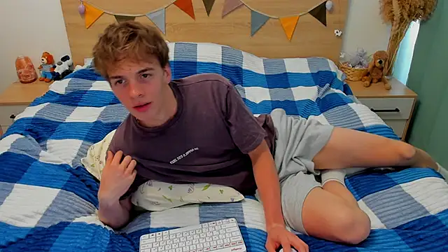 Snapshot of Fandi_777 chatting on 04/02/26, 06:55 Fandi 777 online show from 04/02/26, 06:55