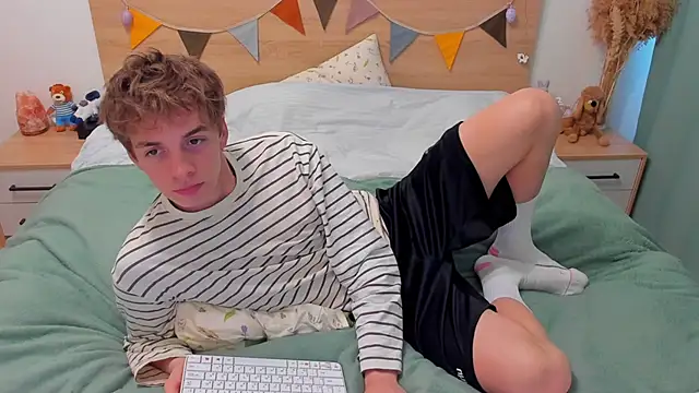 Snapshot of Fandi_777 chatting on 04/04/26, 11:18 Fandi 777 online show from 04/04/26, 11:18