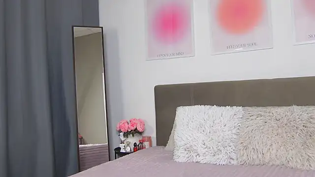 Snapshot of VioletiSwone chatting on 03/11/26, 05:13 VioletiSwone online show from 03/11/26, 05:13