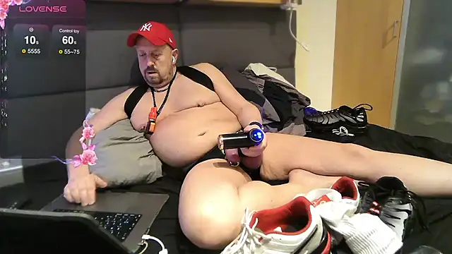 Poppersbate online show from 02/12/25, 09:01