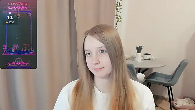 Snapshot of Alyaley chatting on 10/07/25, 10:12 Alyaley online show from 10/07/25, 10:12