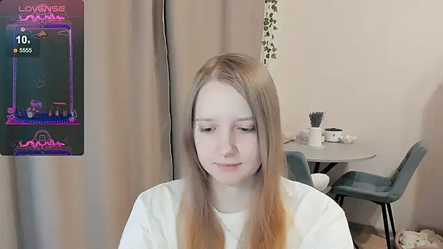 Snapshot of Alyaley chatting on 10/07/25, 10:18 Alyaley online show from 10/07/25, 10:18