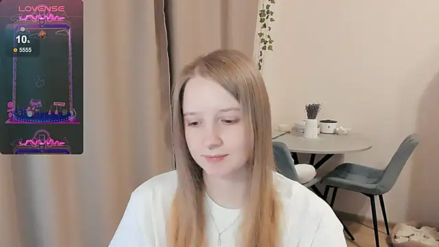 Snapshot of Alyaley chatting on 10/11/25, 07:12 Alyaley online show from 10/11/25, 07:12