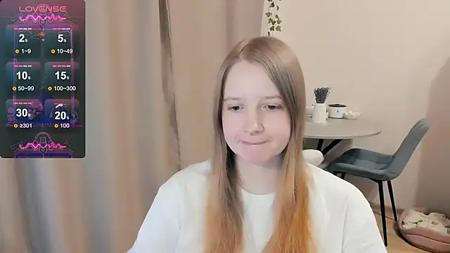 Snapshot of Alyaley chatting on 10/15/25, 12:00 Alyaley online show from 10/15/25, 12:00