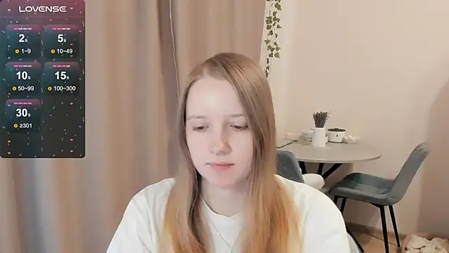 Snapshot of Alyaley chatting on 10/17/25, 11:46 Alyaley online show from 10/17/25, 11:46