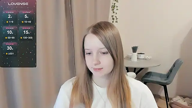 Snapshot of Alyaley chatting on 10/19/25, 04:07 Alyaley online show from 10/19/25, 04:07