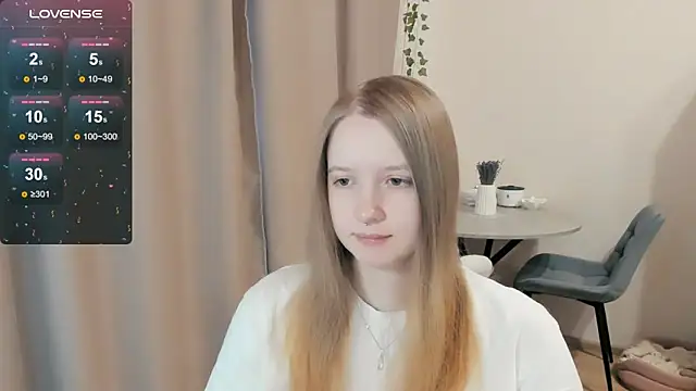 Snapshot of Alyaley chatting on 10/20/25, 01:22 Alyaley online show from 10/20/25, 01:22